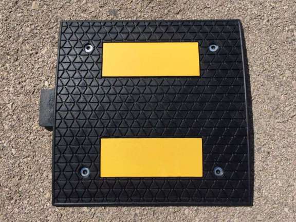 Best Quality Yellow Black Rubber Speed Bump for Sale